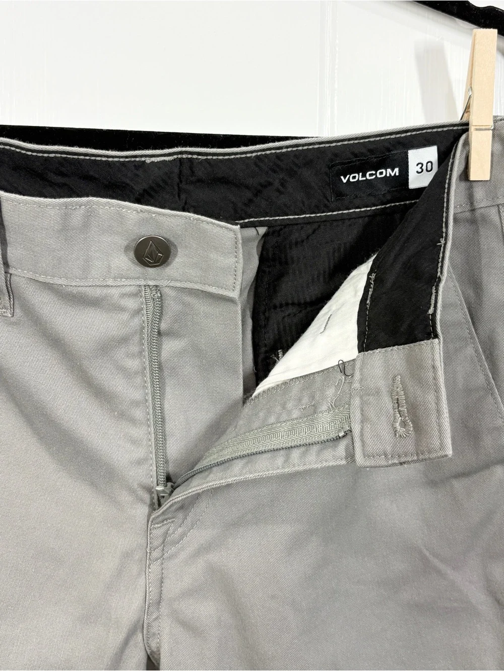 Volcom Men’s Gray Slim Tapered Chino Pants Size 30